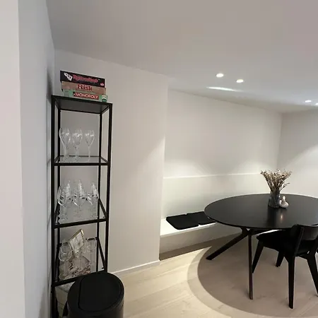 Bright And Spacious Duplex By The Sea -