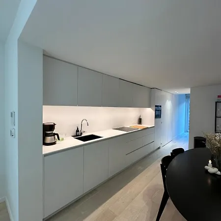 Bright And Spacious Duplex By The Sea -